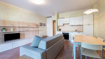 Fernseher, Tischtennisplatte