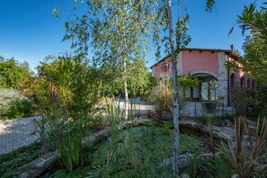 Property grounds - Villa 'Tenuta Pomegranade' with Private Pool, Wi-Fi and Air Conditioning (Ponzano di Fermo)