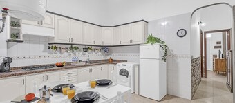 Vacation Home 'Paisa House' with Private Terrace and Wi-Fi