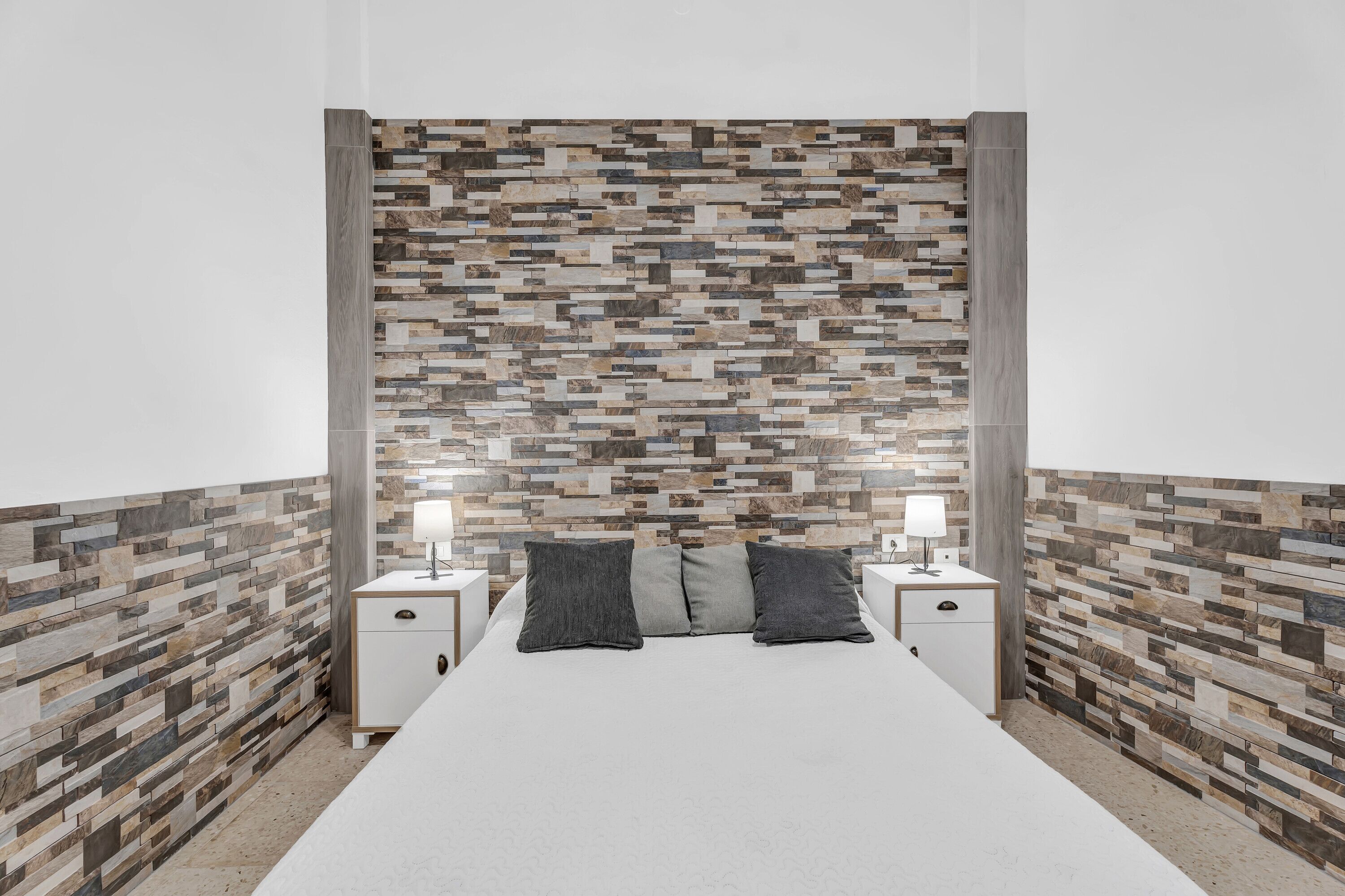 2 habitaciones, tabla de planchar con plancha y wifi gratis 