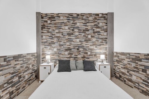 Vacation Home 'Paisa House' with Private Terrace and Wi-Fi