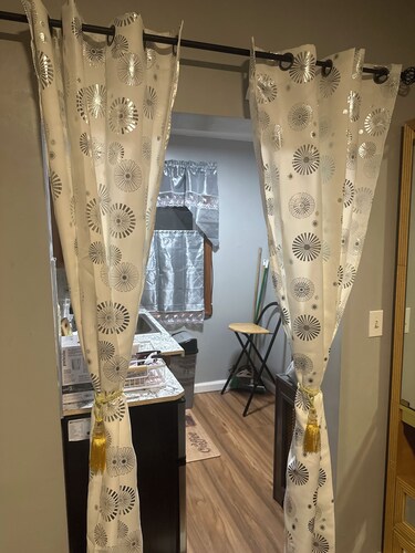 "Charming Suite with 2 Queen Beds – Ideal for Families!"