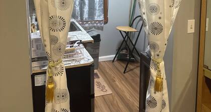 "Charming Suite with 2 Queen Beds – Ideal for Families!"