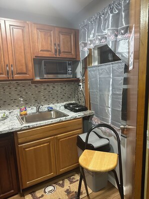 Microwave, stovetop, coffee/tea maker, toaster - "Charming Suite with 2 Queen Beds – Ideal for Families!" (Irvington)