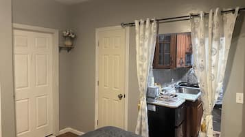 1 bedroom, desk, WiFi, bed sheets