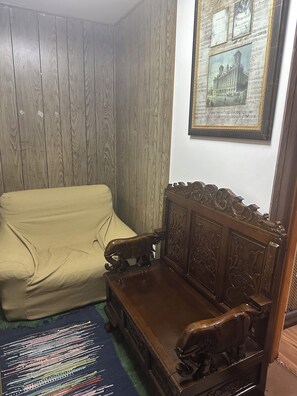 Interior - "Charming Suite with 2 Queen Beds – Ideal for Families!" (Irvington)