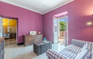 Fireplace - 1 bedroom awesome apartment in Carro (Carro)