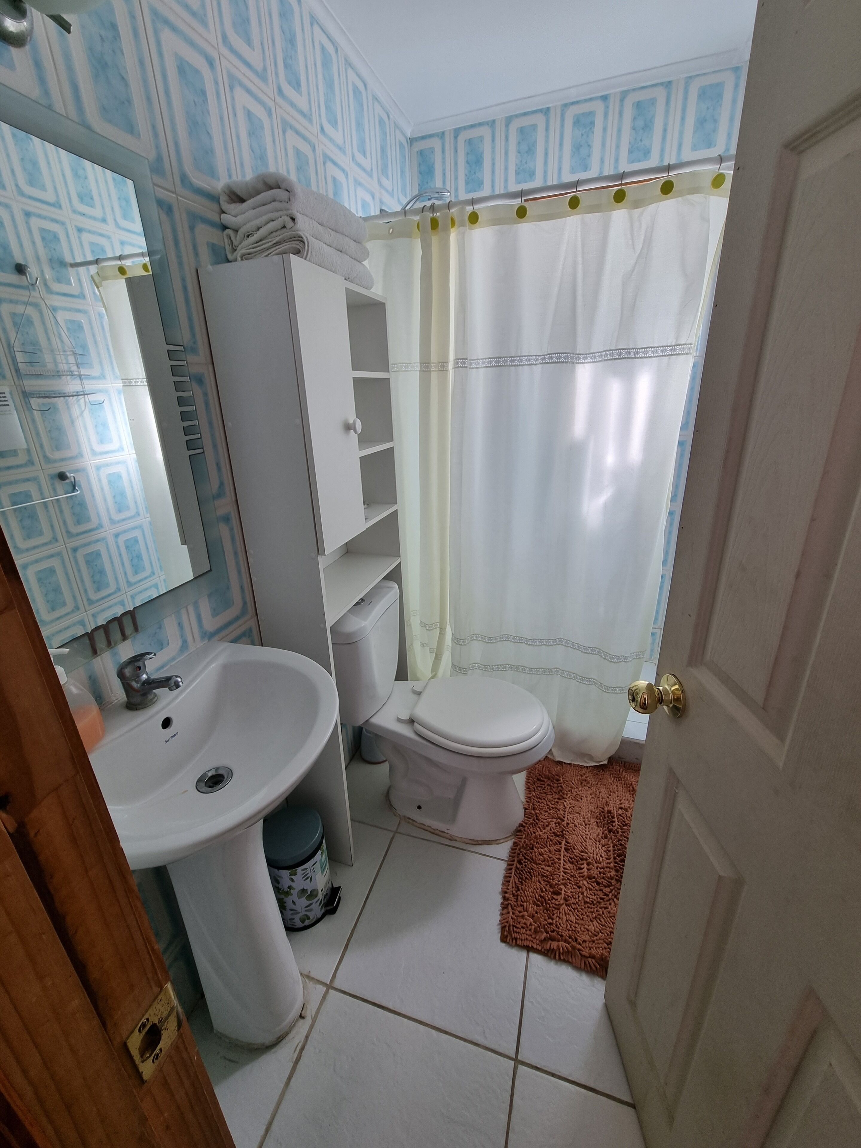 Family Cabin, 2 Bedrooms, Patio, Garden View | Bathroom | Shower, free toiletries, hair dryer, towels