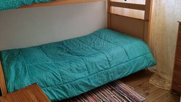 Family Cabin, 2 Bedrooms, Patio, Garden View | 2 bedrooms, bed sheets