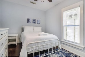 4 bedrooms, iron/ironing board, free WiFi, bed sheets - Family-friendly, centrally located beach house. 1 block from the Seawall! (Galveston)