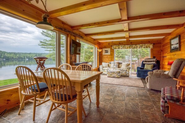 Enjoy a peaceful stay in this cabin-style room with a dining area, comfortable seating, and a fireplace.