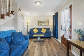 Living area - The Breeze @ Coastal Retreat VIllas (Long Beach)