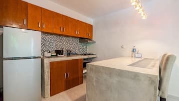 Fridge, microwave, coffee/tea maker, toaster