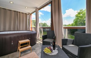 Indoor spa tub - Cozy home in Kapelscak with sauna (Kapelscak)