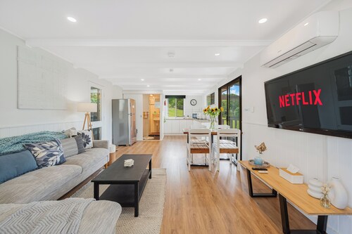 Pet friendly cozy cabin on acreage