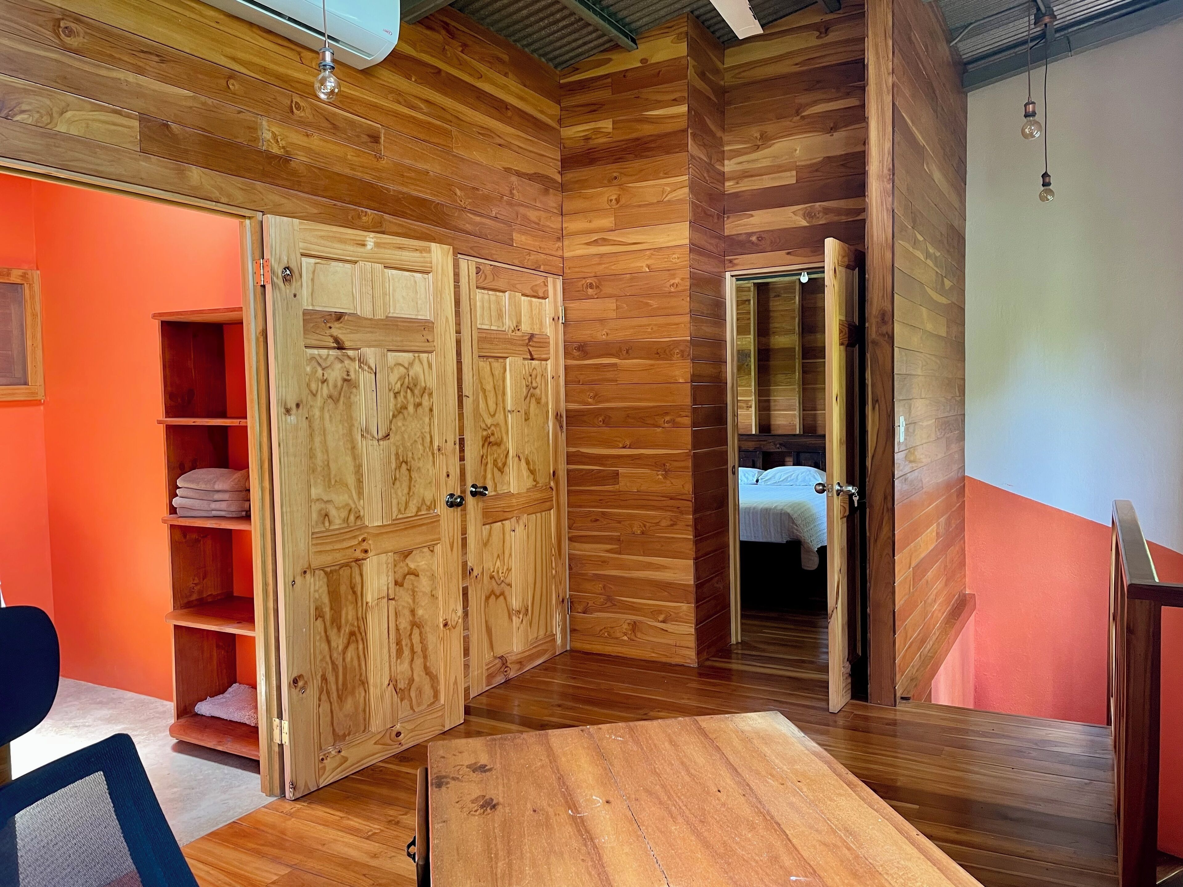 2 habitaciones, cuna de viaje, wifi gratis y ropa de cama 