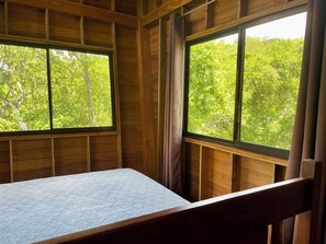 2 bedrooms, travel crib, free WiFi, bed sheets - 5 min to the beach! Pure nature and safe - House in Guanacaste (Provincia de Guanacaste)