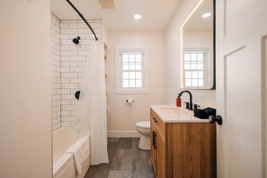Shower, eco-friendly toiletries, hair dryer, towels - Horizon Haven | Family Getaway in Amish Country w/ Big Views + 3 min walk to food & shops (Sugarcreek)