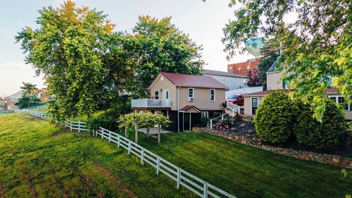 Romantic Golden Valley Cottage | View of Amish Countryside + Walk to Amish Eats