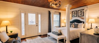 Romantic Golden Valley Cottage | View of Amish Countryside + Walk to Amish Eats