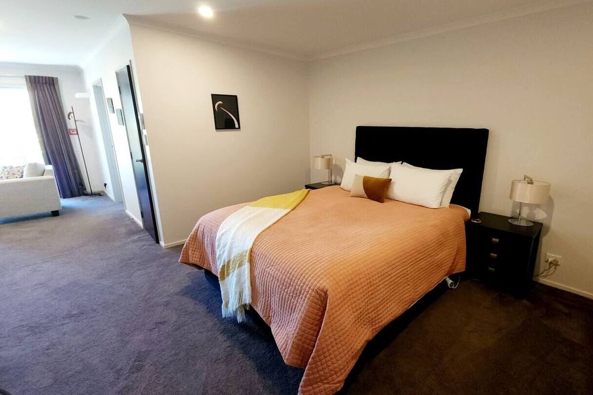 Luxury Studio Suite, Kitchenette, Mountain View | WiFi (free)