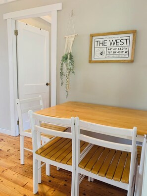 Dining - Three Lake Houses - Groups of 12! (Portland)