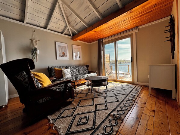 Living area - Three Lake Houses - Groups of 12! (Portland)