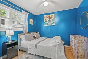 1 bedroom, WiFi, bed sheets - Walk to the beach beautiful cozy apartment A  (Myrtle Beach)