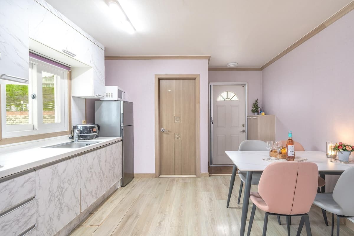 Basic Room, 1 Bedroom (PURPLE) | 1 bedroom, free WiFi