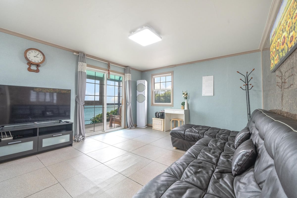 Basic Room, 1 Bedroom (WHITE) | 1 bedroom, free WiFi