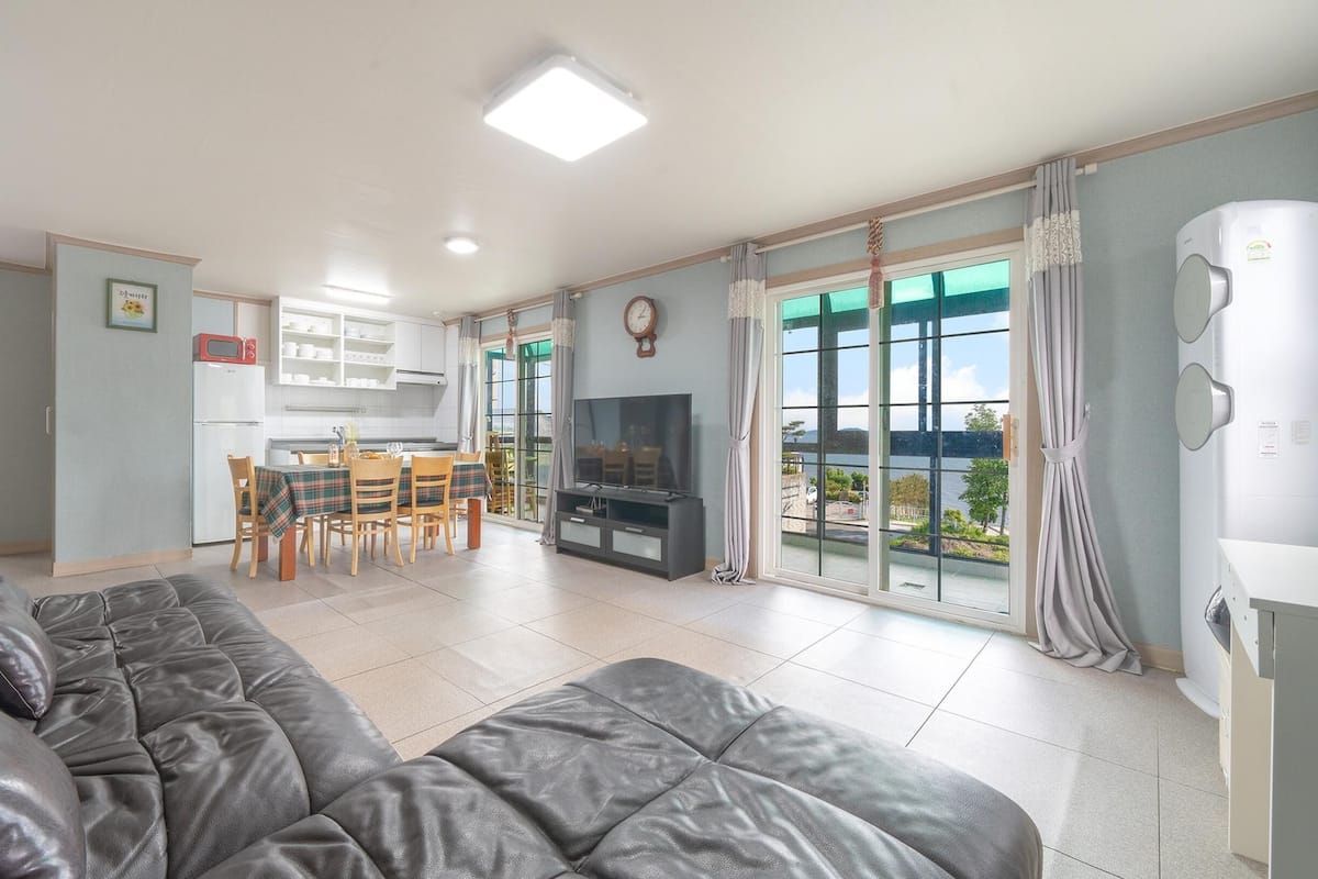 Basic Room, 1 Bedroom (WHITE) | 1 bedroom, free WiFi