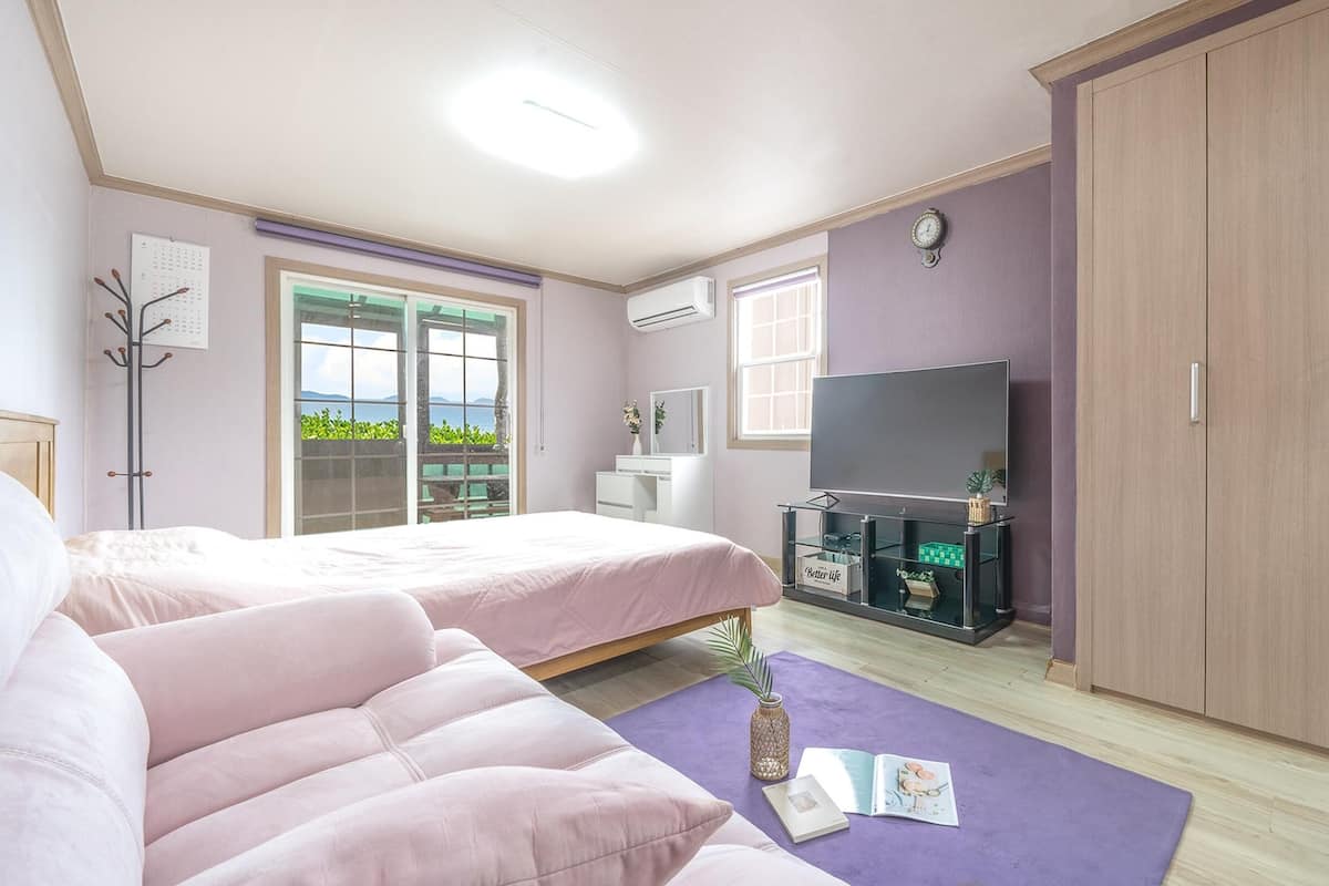 Basic Room, 1 Bedroom (PURPLE) | 1 bedroom, free WiFi