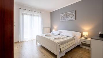 2 عدّة غرف نوم وواي فاي مجانًا وملاءات أسرّة