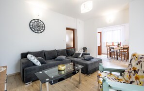 TV - Stunning apartment in Bresca with WiFi (Bresca)