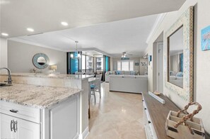 Interior - Sandarac on the Beach - exclusive Penthouse Condo with Private Lanai - all New (Fort Myers Beach)