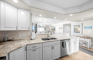 Coffee/tea maker, fridge, microwave, oven - Sandarac on the Beach - exclusive Penthouse Condo with Private Lanai - all New (Fort Myers Beach)