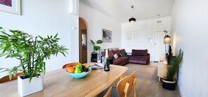 Interior - Fantastic Ocean Views - Relaxed Coastal Living (Bondi)