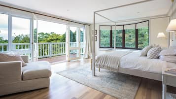 Villa de lujo, vista al jardín | 4 habitaciones, tabla de planchar con plancha y wifi gratis