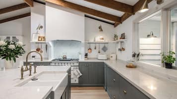 Luxury Villa, Garden View | Private kitchen | Electric kettle