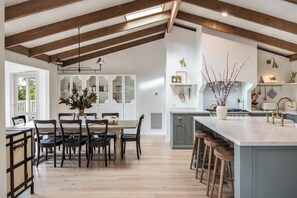 Dining room - Woolrich House at Woolrich Estate (Olinda)