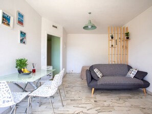 Interior - le ponant by Interhome (Saint Laurent du Var)