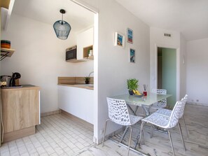 Dining - le ponant by Interhome (Saint Laurent du Var)