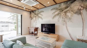 Standard-Villa | Wohnbereich | Fernseher, Netflix, Smart Speakers, Streaming-Dienste