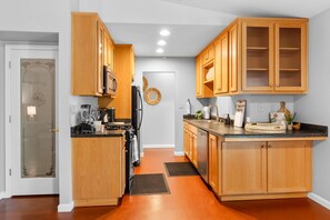 Private kitchen - Cozy Modesto Charmer: 3 bedrooms 2 baths (Modesto)