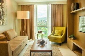 Living area - Cozy 1-bedroom condo with WiFi, AC in marvelous Cebu City (Cebu City)