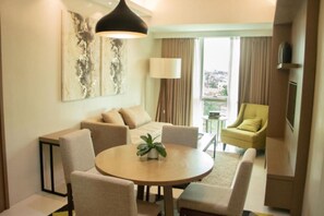 Living area - Cozy 1-bedroom condo with WiFi, AC in marvelous Cebu City (Cebu City)