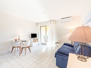 TV - Caesar Domus by Interhome (Gassin)