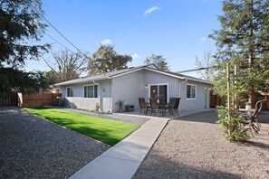 Outdoor dining - Orangeburg, Modesto (Modesto)