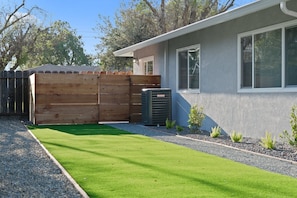 Property grounds - Orangeburg, Modesto (Modesto)