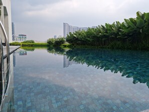 Outdoor pool - Una Residence By Maya (Kuala Lumpur)